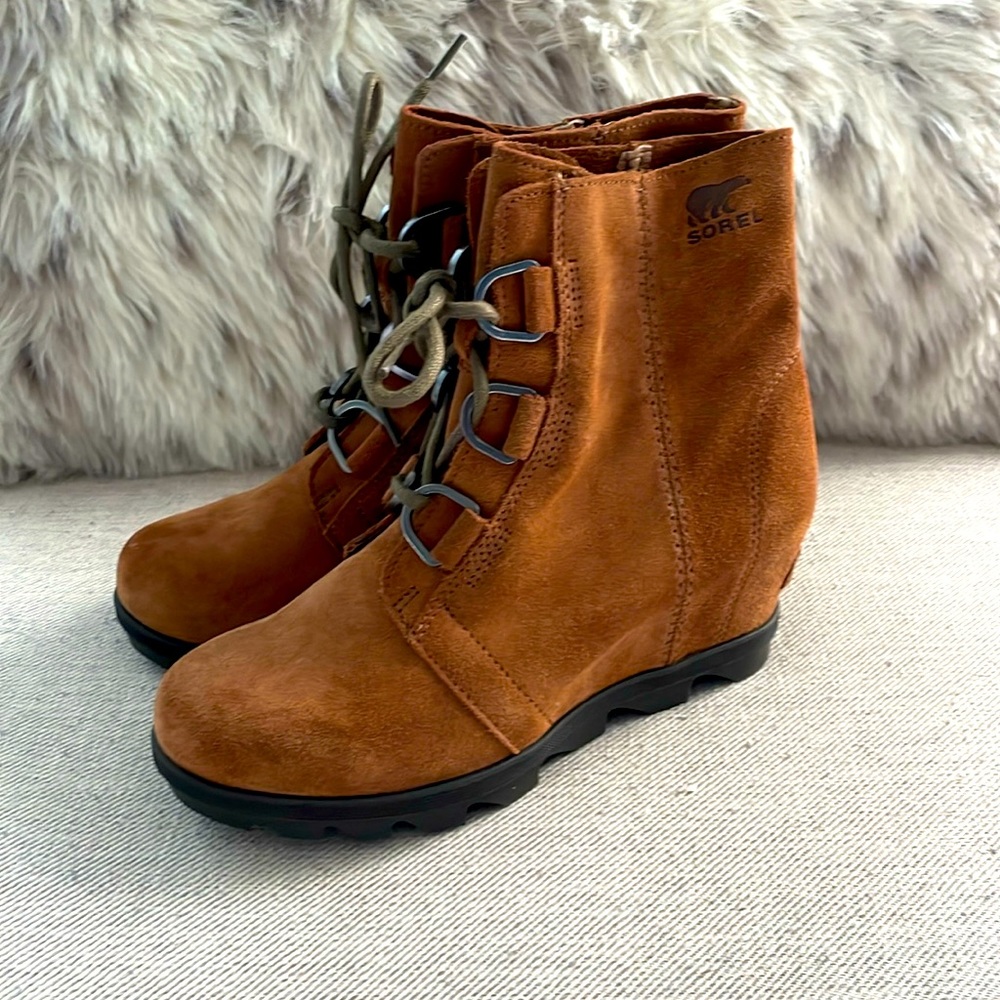 Women's Joan of Arctic Wedge II Boots Velvet Tan